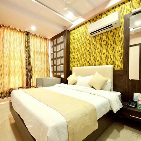 Oyo 2403 Hotel Aamantran Avenue ウッジャイン エクステリア 写真