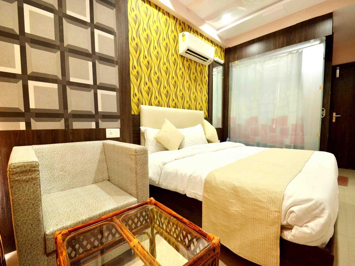 Oyo 2403 Hotel Aamantran Avenue ウッジャイン エクステリア 写真