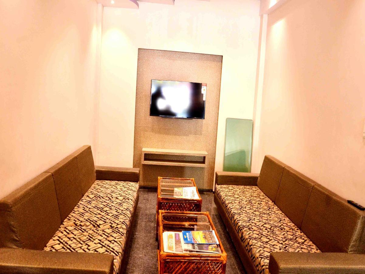 Oyo 2403 Hotel Aamantran Avenue ウッジャイン エクステリア 写真