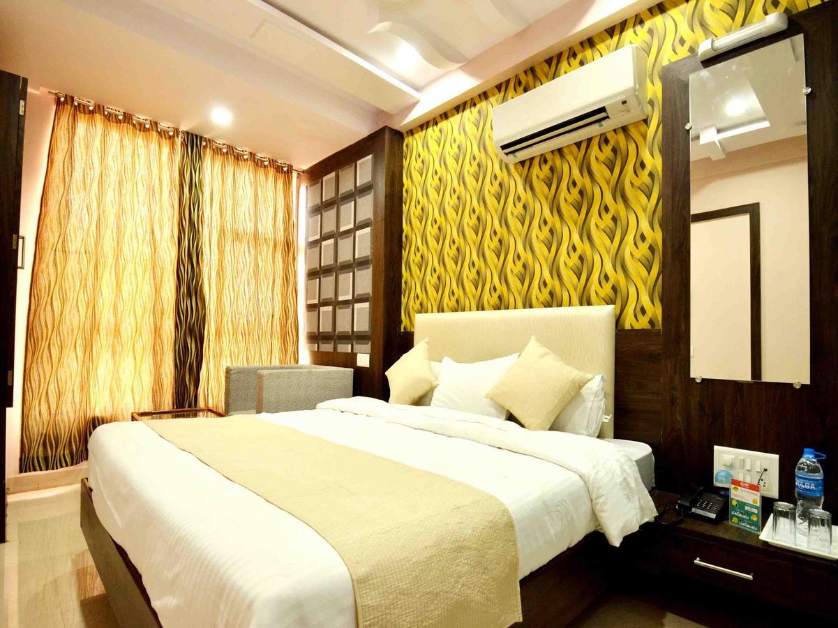 Oyo 2403 Hotel Aamantran Avenue ウッジャイン エクステリア 写真