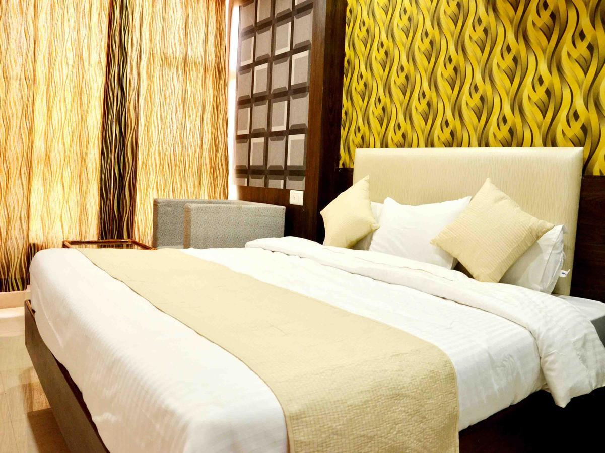 Oyo 2403 Hotel Aamantran Avenue ウッジャイン エクステリア 写真