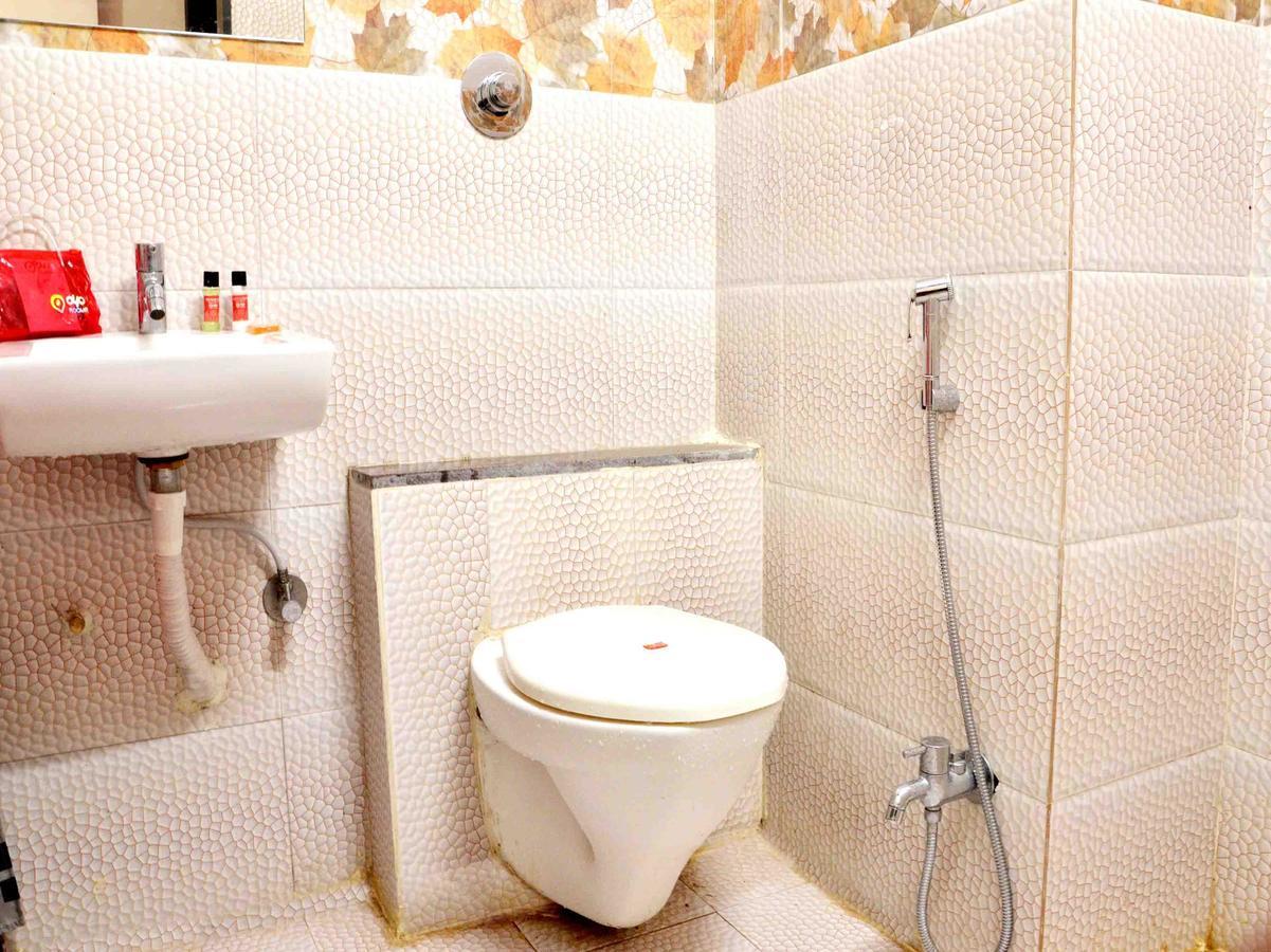 Oyo 2403 Hotel Aamantran Avenue ウッジャイン エクステリア 写真
