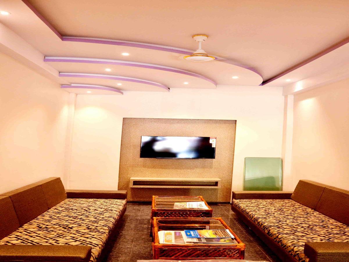 Oyo 2403 Hotel Aamantran Avenue ウッジャイン エクステリア 写真