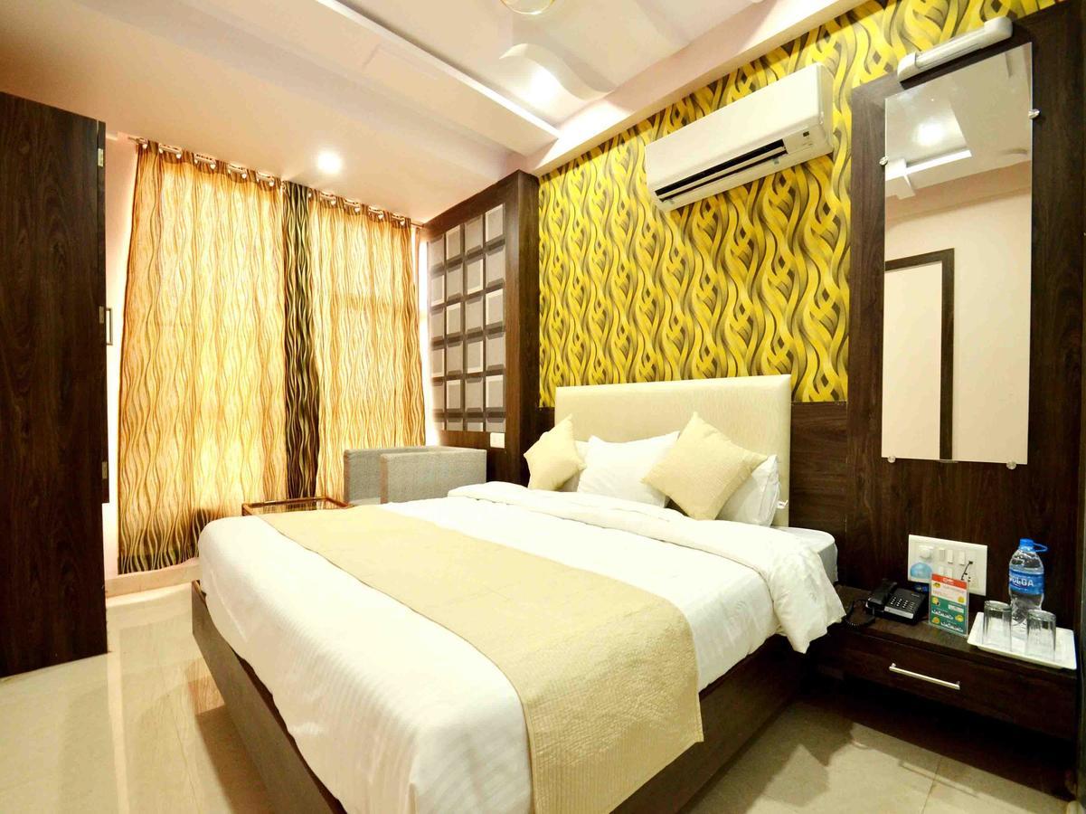 Oyo 2403 Hotel Aamantran Avenue ウッジャイン エクステリア 写真