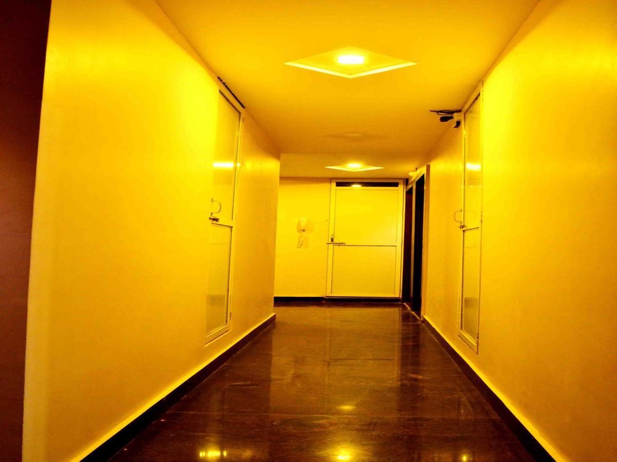 Oyo 2403 Hotel Aamantran Avenue ウッジャイン エクステリア 写真