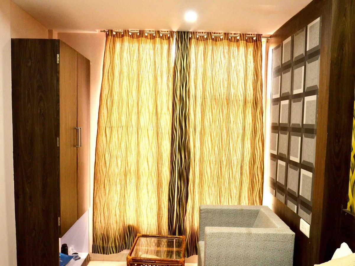 Oyo 2403 Hotel Aamantran Avenue ウッジャイン エクステリア 写真